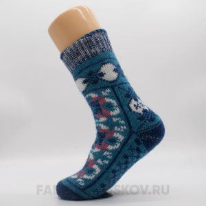Женские шерстяные носки с орнаментом и узорами на следе