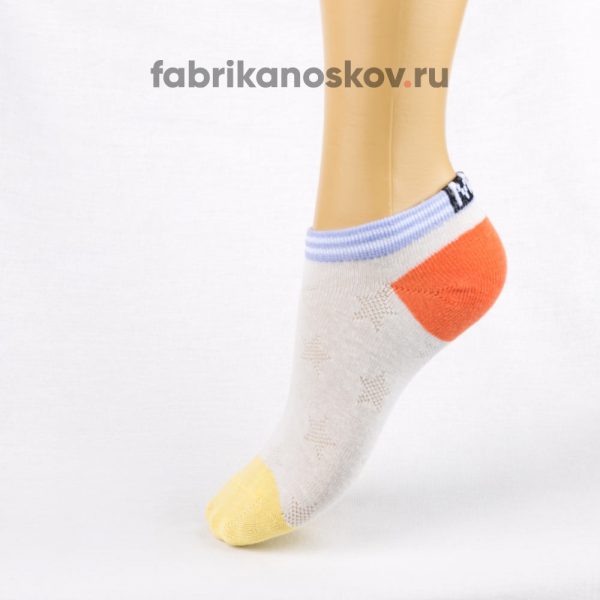 Короткие детские носки с цветными мыском и пяткой