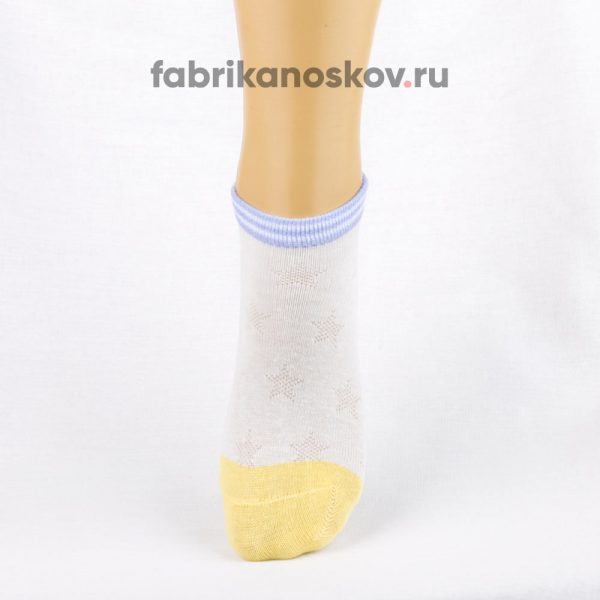 Короткие детские носки с цветными мыском и пяткой