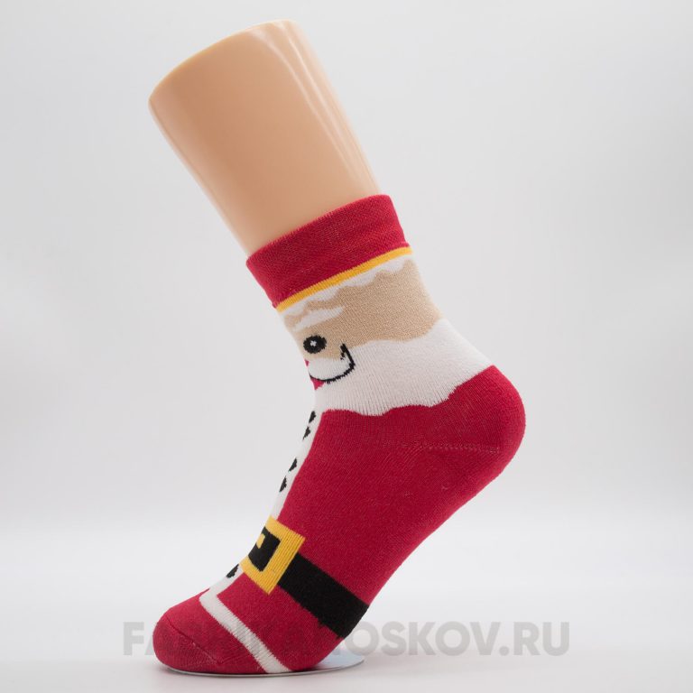 Новая новогодняя 305. Носки с дедом Морозом красные. Носки с дедом Морозом мужские. Носки с головой Деда Мороза. Красные носки adidas с дедом Морозом.