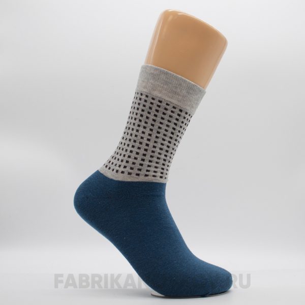 Женские носки с паттерном из квадратов на подъеме